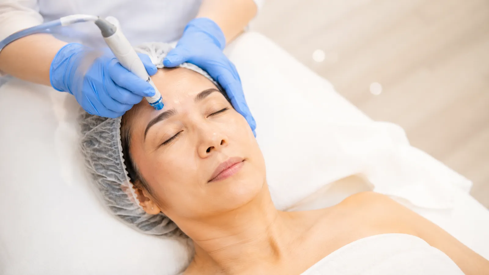 HydraFacial treatment at Radiant Glo Medi Spa Scarborough